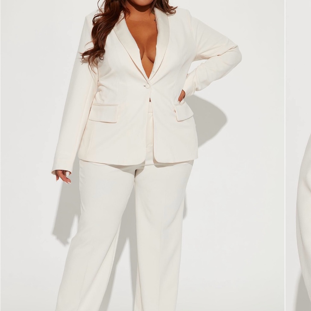 Chic Women's Cream Pantsuit